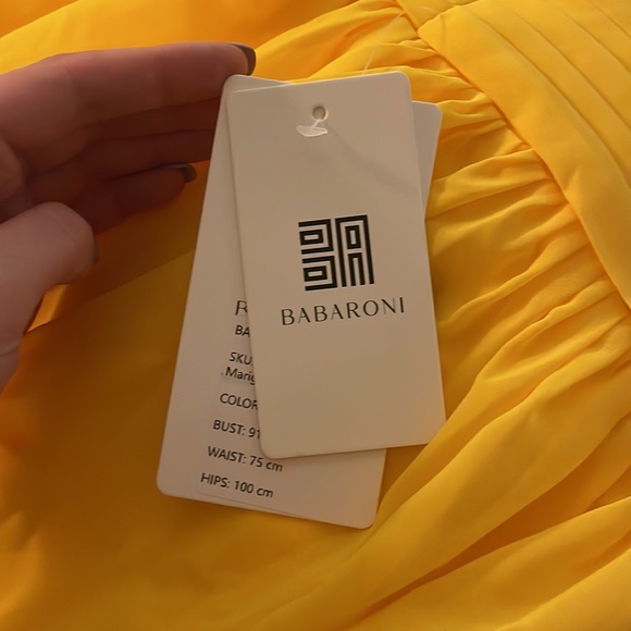 Babaroni Plunging V-Neck Ruffles Pleated Dress With Silt Marigold BABARONI - Picture 4 of 6